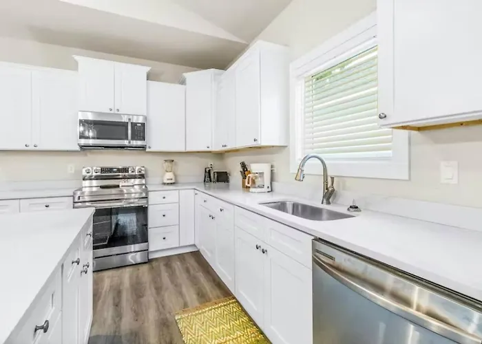 Holiday home Searentity- Close To Downtown, Navy Base, And Wahoo Staduim