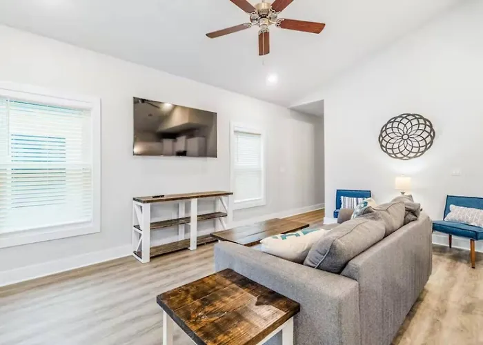 Holiday home Searentity- Close To Downtown, Navy Base, And Wahoo Staduim