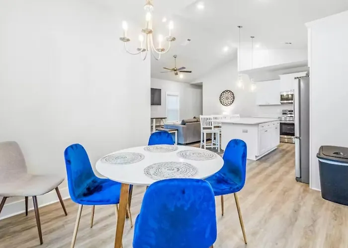 Searentity- Close To Downtown, Navy Base, And Wahoo Staduim Holiday home *