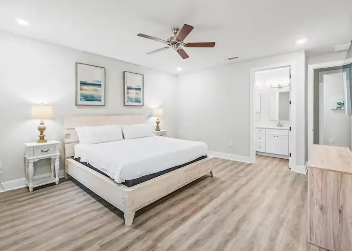 Searentity- Close To Downtown, Navy Base, And Wahoo Staduim Holiday home *
