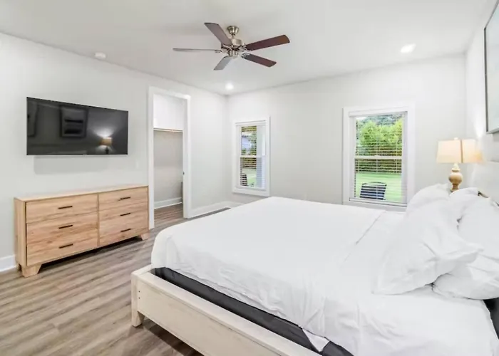 Holiday home Searentity- Close To Downtown, Navy Base, And Wahoo Staduim *