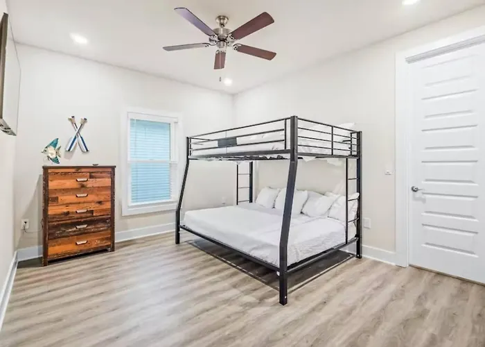 Holiday home Searentity- Close To Downtown, Navy Base, And Wahoo Staduim *